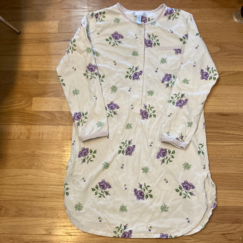 Vintage Erika Taylor Intimates long floral thick  nightshirt